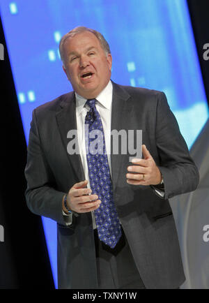 John Mendel, Executive Vice-President von Auto Sales für American Honda, stellt die städtische SUV Concept Car während der 2013 North American International Auto Show im Cobo Center in Detroit, 14. Januar 2013. UPI/Mark Cowan Stockfoto