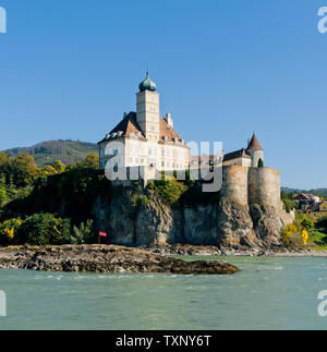 Schloss Schonbuhel in der Nähe von Melk in Österreich auf einem hohen promentory entfernt. Stockfoto