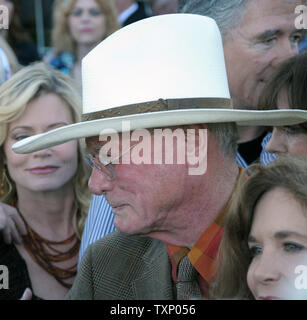 Larry Hagman Besuche mit Fans während des Dallas 30. Jahrestag der Wiedervereinigung bei Southfork Ranch in Parker, Texas am 8. November 2008. (UPI Foto/Robert Hughes) Stockfoto