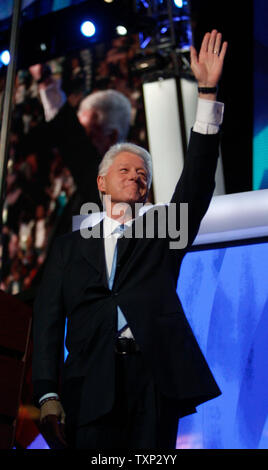 Der ehemalige Präsident Bill Clinton kommt bei der Democratic National Convention in der Pepsi Center in Denver, Colorado, am 27. August 2008 zu sprechen. (UPI Foto/Brian Kersey) Stockfoto