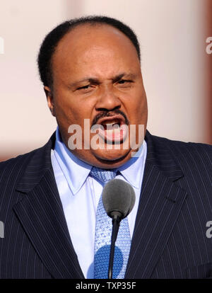 Martin Luther King III., der älteste Sohn von civil rights leader Dr. Martin Luther King, liefert Erläuterungen während der letzte Tag der Democratic National Convention bei Invesco Field at Mile High in Denver am 28. August 2008. (UPI Foto/Kevin Dietsch) Stockfoto