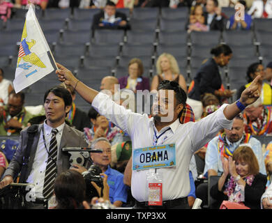 Ein Delegat zeigt seine Unterstützung auf dem Boden während der Democratic National Convention 2012 an der Time Warner Cable Arena in Charlotte, North Carolina am 4. September 2012. UPI/Mike Theiler Stockfoto