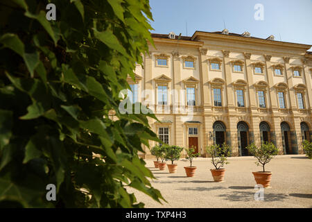 Vorderansicht des Palais Liechtenstein in Wien Stockfoto