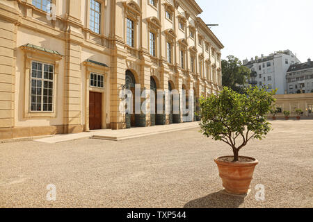 Vorderansicht des Palais Liechtenstein in Wien Stockfoto