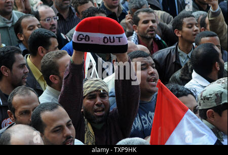 Ägyptische regierungsfeindlichen Demonstranten versammeln sich auf dem Tahrir-Platz in Kairo in Ägypten am 8. Februar 2011 Am 15. Tag der Proteste gegen das Regime von Präsident Hosni Mubarak. UPI Stockfoto