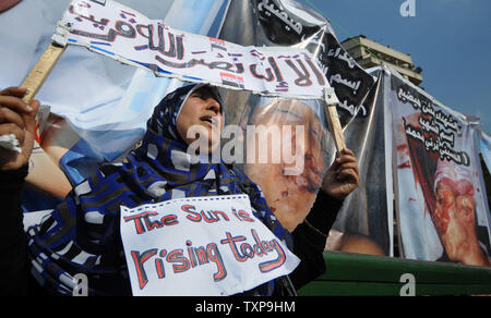 Ägyptische regierungsfeindlichen Demonstranten versammeln sich auf dem Tahrir-Platz in Kairo in Ägypten am 8. Februar 2011 Am 15. Tag der Proteste gegen das Regime von Präsident Hosni Mubarak. UPI Stockfoto