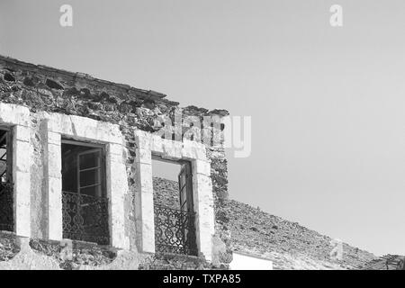 REAL DE CATORCE, SLP/MEXIKO - 18.November 2002: architektonisches Detail des verlassenen Hauses. Stockfoto