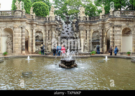 Der Brunnen Badewanne von Nymphen in Zwinger in Dresden, Deutschland Stockfoto