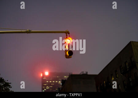Eine Ampel im New Yorker Stadtteil Chelsea am Dienstag, 18. Juni 2019. (© Richard B. Levine) Stockfoto