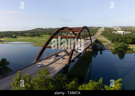 Pennybacker Brücke auf einem klaren blauen Himmel Tag in Austin, Texas Stockfoto