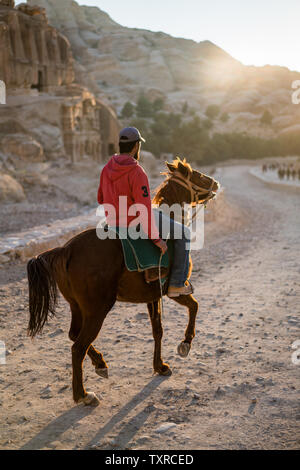 Beduinen und Pferd in der Petra, Jordanien Stockfoto