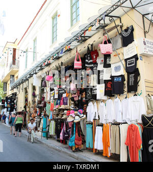 Griechische Ladenbesitzer warten auf Touristen in der Innenstadt von Athen, Griechenland, am Freitag Juni 15,2012. Griechen Kopf auf die Wahlurnen in zwei Tagen für einen Wettbewerb, der die Zukunft der ersten Demokratie der Welt und dem Schicksal der Eurozone bestimmen können. UPI/Hugo Philpott Stockfoto