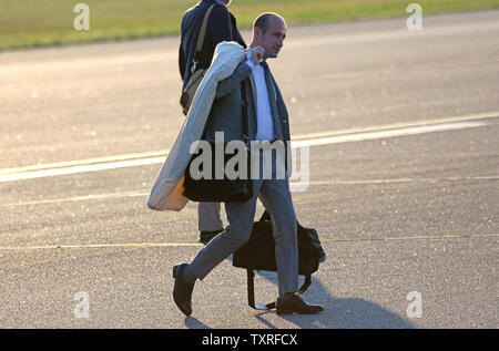 Senior Policy Advisor Stephen Miller kommt am Flughafen Helsinki in Helsinki, Finnland am 15. Juli 2018. Präsident Trumpf wird morgen mit dem russischen Präsidenten Wladimir Putin treffen, um wahrscheinliche Wahl Einmischung diskutieren, den Krieg in Syrien und die Nordkoreanische Bedrohung unter anderen Themen. Foto von David Silpa/UPI Stockfoto