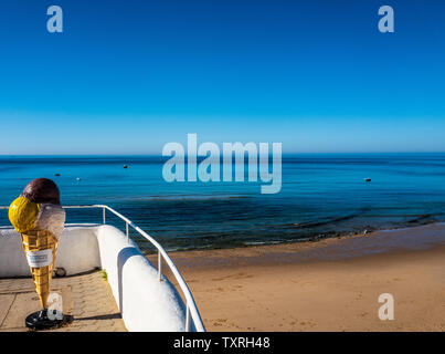 Burgau Beach mit riesigen Eis Stockfoto