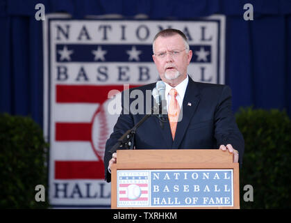 Neu gewählte Mitglied der National Baseball Hall of Fame Bert Blyleven, liefert seine Induktion Rede während der Zeremonien in Cooperstown, New York am 24. Juli 2011. UPI/Rechnung Greenblatt Stockfoto