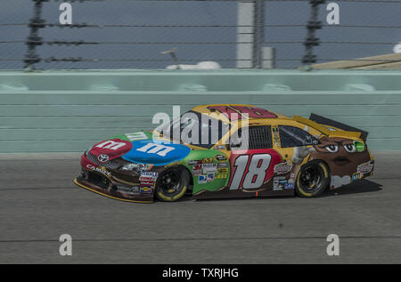 NASCAR Nationwide Series Meisterschaft Racer, Joey Logano, Praktiken auf dem Homestead-Miami Speedway in Homestead, Florida am 16. November 2012. . UPI/Joe Marino-Bill Cantrell Stockfoto