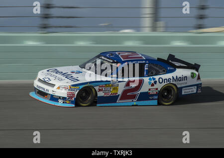 NASCAR Nationwide Series Meisterschaft Racer, Elliott Sadler, Praktiken, die auf dem Homestead-Miami Speedway in Homestead, Florida am 16. November 2012. . UPI/Joe Marino-Bill Cantrell Stockfoto