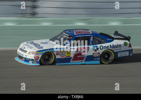 NASCAR Nationwide Series Meisterschaft Racer, Elliott Sadler, Praktiken, die auf dem Homestead-Miami Speedway in Homestead, Florida am 16. November 2012. . UPI/Joe Marino-Bill Cantrell Stockfoto