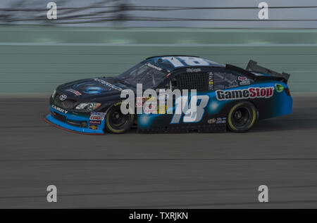 NASCAR Nationwide Series Meisterschaft Racer, Joey Logano, Praktiken auf dem Homestead-Miami Speedway in Homestead, Florida am 16. November 2012. . UPI/Joe Marino-Bill Cantrell Stockfoto