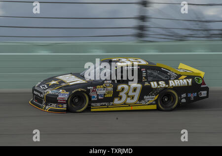 NASCAR Nationwide Series Meisterschaft Racer, Ryan Newman, Praktiken auf dem Homestead-Miami Speedway in Homestead, Florida am 16. November 2012. . UPI/Joe Marino-Bill Cantrell Stockfoto