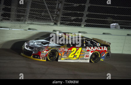 Racer Jeff Gordon führt das erste Qualifying für die NASCAR Sprint Cup 2015 Serie Ford Ecoboost Rennen auf dem Homestead-Miami Speedway laufen am 20. November 2015. Die NASCAR Meisterschaft am Sonntag, 22. November 2015 abgehalten werden. . Foto von Joe Marino-Bill Cantrell/UPI Stockfoto