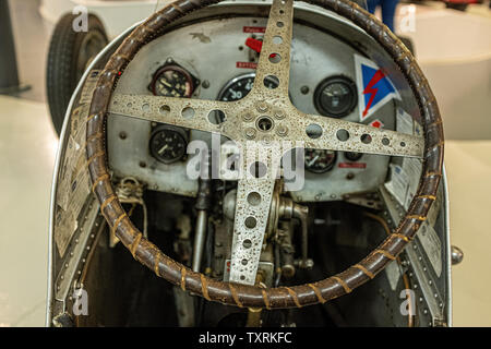 Abgenutzte Lenkrad auf einer 1938 Issigonis leichte Besondere, gebaut von Alec Issigonis und George Dowson. British Motor Museum Gaydon, Großbritannien Stockfoto