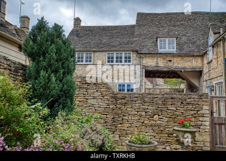 Cotswold Cottage, Witney, Oxfordshire, Großbritannien Stockfoto