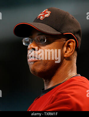 Houston Astros Manager Cecil Cooper (15) sieht zu, wie sein Team schlagende Praxis nimmt vor dem Spiel gegen die Washington Nationals im Minute Maid Park in Houston, Texas am 6. Mai 2008. (UPI Foto/Aaron M. Sprecher) Stockfoto