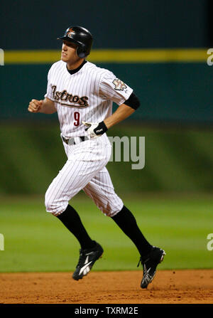 Houston Astros rechter Feldspieler Hunter Pence (9) runden die Grundlagen nach der Kollision mit einem Grand Slam gegen die Chicago Cubs im vierten Inning im Minute Maid Park in Houston, Texas am 20. Mai 2008. (UPI Foto/Aaron M. Sprecher) Stockfoto
