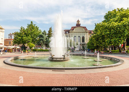 Die Pelican Brunnen, auch bekannt als die 'Tasten'' ist vor der Gemeinde Plovdiv Stadtzentrum Stockfoto