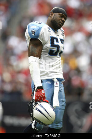 Tennessee Titans linebacker Keith Bulluck zeigt seine Frustration wie die Uhr Winde unten gegen die Houston Texans in der zweiten Hälfte im Reliant Stadion in Houston, Texas am 14. Dezember 2008. Die Texans besiegten die Titans 13-12. (UPI Foto/Aaron M. Sprecher) Stockfoto