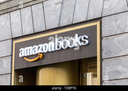 NEW YORK, USA - 17. MAI 2019: Amazon Bücher Store in New York City. Es ist eine Kette von Retail Buchhandlungen von der Online-händler Amazon besessen Stockfoto