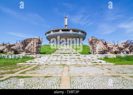 Das Denkmal der bulgarischen Kommunistischen Partei wurde am Buzludzha Peak in Bulgarien von der Bulgarischen Kommunistischen Regime errichtet Stockfoto