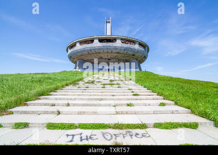 Das Denkmal der bulgarischen Kommunistischen Partei wurde am Buzludzha Peak in Bulgarien von der Bulgarischen Kommunistischen Regime errichtet Stockfoto