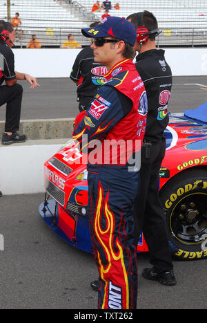 Vier mal Ziegelei 400 Sieger Jeff Gordon erwartet seine Umdrehung für die 15. jährlichen Ziegelei 400 am 26. Juli 2008 auf dem Indianapolis Motor Speedway in Indianapolis, Indiana, zu qualifizieren. (UPI Foto/Duane Appleget) Stockfoto