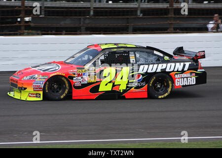 4 Ziegelei 400 Sieger Jeff Gordon konnte nur 20. schnellste Zeit während der Öffnungszeiten Die Praxis am Juli 24, 2009 auf dem Indianapolis Motor Speedway in Indianapolis, Indiana. (UPI Foto/Rechnung Coons) Stockfoto