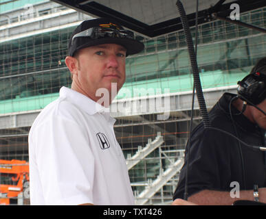 Der ehemalige Indy Sieger Buddy Rice war in den Gruben Rookie Tests am 12. Mai 2011 auf dem Indianapolis Motor Speedway in Indianapolis, IN. Reis gewann die 2004 500 Meilen von Indianapolis. UPI/Bill Coons Stockfoto