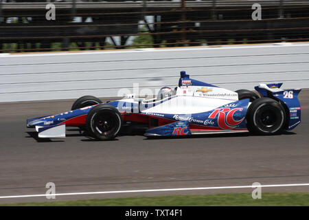 Marco Andretti sets Quick Time auf schnellen Freitag, 18. Mai 2012 in Indianapolis, Indiana. Andretti ist Geschwindigkeit von 227.540 km/h die schnellste des Monats so weit. UPI/Bill Coons Stockfoto