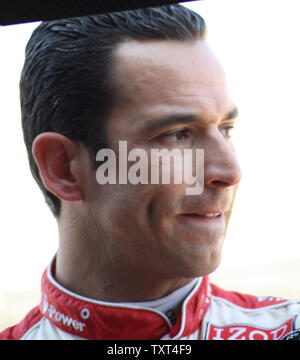 Drei Mal Indy 500-Gewinner Helio Castroneves aus drei Versuche, den Pol zu gewinnen, konnten aber nur 6 Ausgangspunkt auf der Pole Tag 19 Mai, 2012 in Indianapolis, Indiana, versammeln. UPI/Amy Frederick Stockfoto