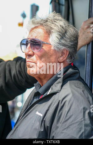 Mario Andretti 1969 Indy Sieger Uhren Enkel Marco Praxis am Tag 3 Für die 100. Läuft der Indianapolis 500 auf dem Indianapolis Motor Speedway am 18. Mai 2016 in Indianapolis, Indiana. Foto von Dennis Daddow/UPI Stockfoto