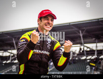 Simon Pagenaud feiert nach seinem Sieg 2019 IndyCar Grand Prix, am 11. Mai 2019 in Indianapolis, Indiana. Foto von Edwin Locke/UPI Stockfoto