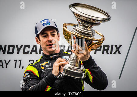 Simon Pagenaud feiert nach seinem Sieg 2019 IndyCar Grand Prix, am 11. Mai 2019 in Indianapolis, Indiana. Foto von Edwin Locke/UPI Stockfoto