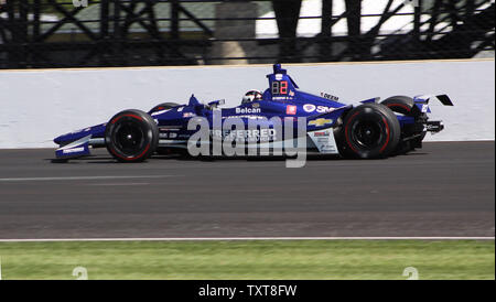 Spencer Pigot Geschwindigkeiten durch den Norden kurz Rutsche während der Qualifikation für die 103 läuft der Indianapolis 500 auf dem Indianapolis Motor Speedway am 18. Mai 2019 in Indianapolis, Indiana. Pigot gewann die vorläufige Pole mit einer Geschwindigkeit von 230.083 km/h. Foto von Bill Coons/UPI Stockfoto