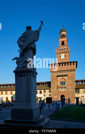 Die barocke Statue des Hl. Johannes von Nepomuk in das Schloss Sforza, Mailand Stockfoto