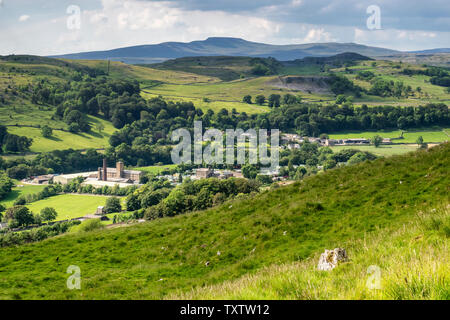 22.06.2019, vereinbaren, North Yorkshire, UkHill entlang Attermire 4 Narbe oben in den Yorkshire Dales National Park an einem Tag im Sommer. Stockfoto