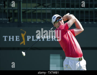 Martin Laird, aus Glasgow, Schottland T-Stücke weg am späten Nachmittag von der ersten Runde der Players Championship PGA Golf Turnier in Ponte Vedra Beach, Florida am 10. Mai 2012. Laird beendete den Tag für zweiten bei sechs gebunden unter Gleichheit UPI/Mark Wallheiser Stockfoto