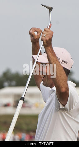 Matt Kuchar feiert den Gewinn der Players Championship PGA Golf Turnier in Ponte Vedra Beach, Florida am 13. Mai 2012. UPI/Mark Wallheiser Stockfoto