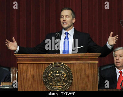 Missouri Gouverneur Eric Greitens liefert seinen ersten Zustand des Staates Rede an der Missouri Gesetzgebung im State Capitol in Jefferson City, Missouri am 17. Januar 2017. Foto von Bill Greenblatt/UPI Stockfoto