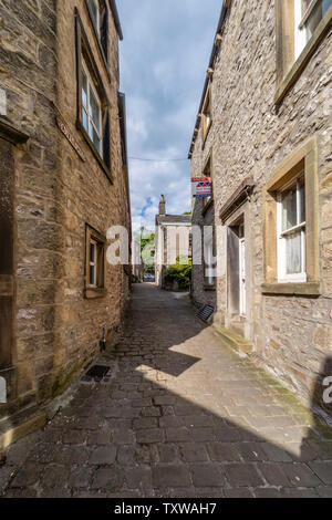 22.06.2019, vereinbaren, North Yorkshire, UkHill entlang Attermire 4 Narbe oben in den Yorkshire Dales National Park an einem Tag im Sommer. Stockfoto