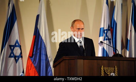Der russische Präsident Wladimir Putin gibt eine Rede in der Residenz des israelischen Präsidenten Shimon Peres, nicht gesehen, in Jerusalem, Israel, 25. Juni 2012. UPI/Debbie Hill Stockfoto